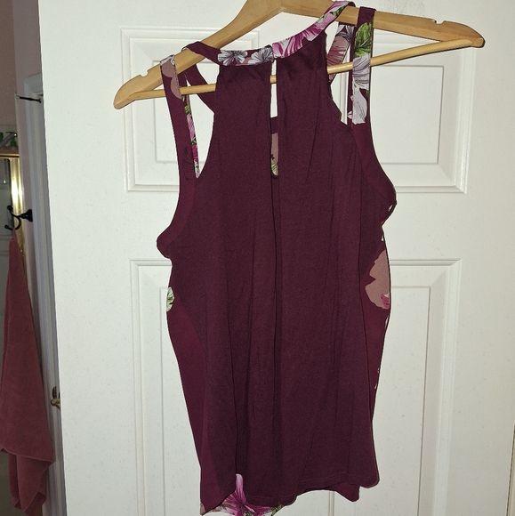 Express Cutout Tank Top - Picture 10 of 10